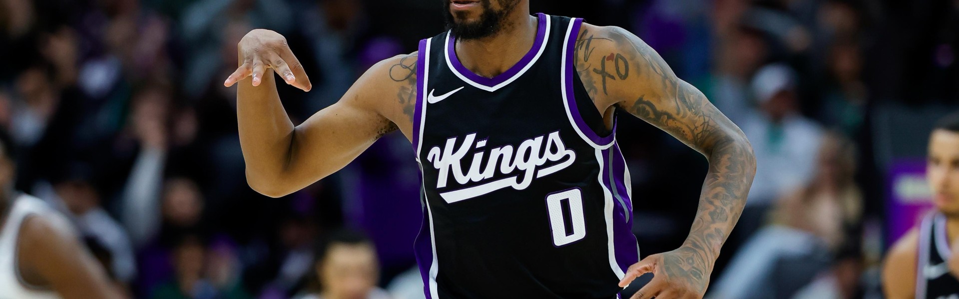 国王记者：球队这几个月一直把蒙克列为可交易 和威少保持着联系