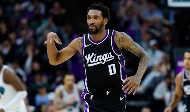 国王记者：球队这几个月一直把蒙克列为可交易 和威少保持着联系